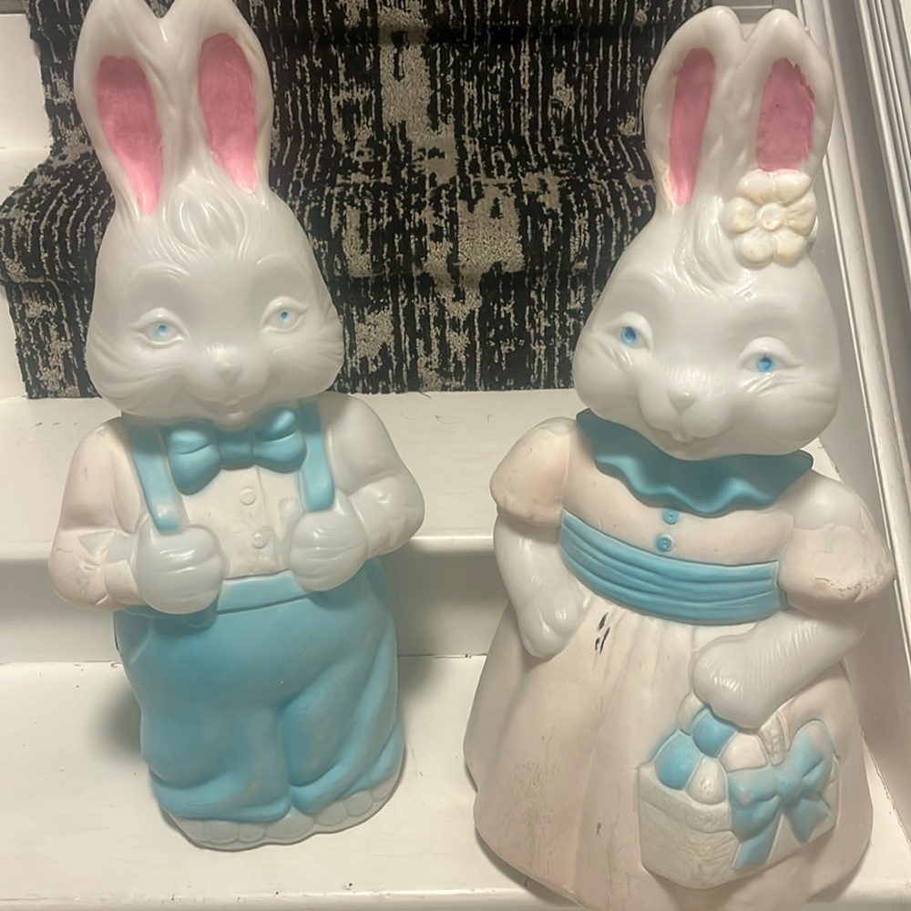 Adorable vintage wall, mold, bunny set
